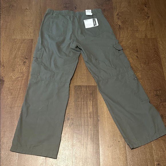 Aero Cargo Pants - Picture 2 of 3